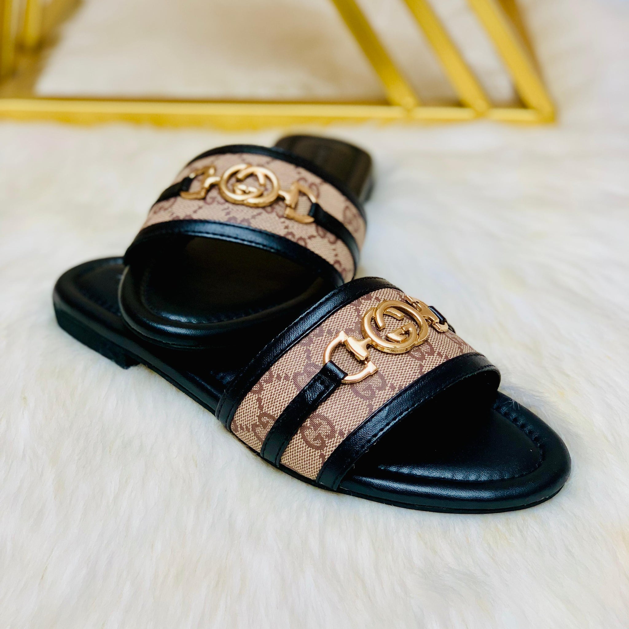 GUCCI FLAT SLIPPERS